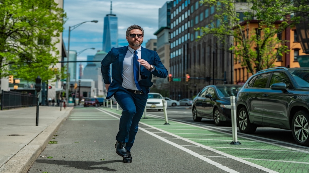 ETF Flows Race Toward Record as Investors Deploy Barbell Strategy Against Macro Risks